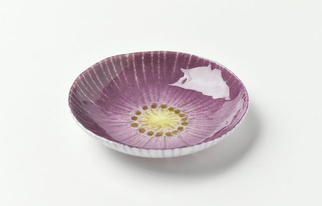 momoko中村孝子さんのガラス豆皿5種 d.Tam 中村孝子/桃子 18 薄豆皿 小菊 ｜ 暮らしのうつわ花田 和食器 通販