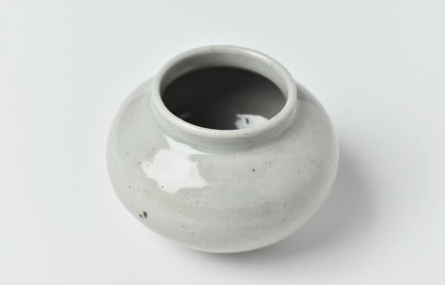 日高伸治 2 青白磁蓋付薬壺 小 ｜ 暮らしのうつわ花田 和食器 通販