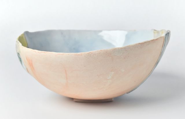 鶴デザインの陶器ボウル 取手がこわれています。中古 食器 和食器 おしゃれ 中鉢 渕茶うのふ粉引変形平鉢 煮物鉢