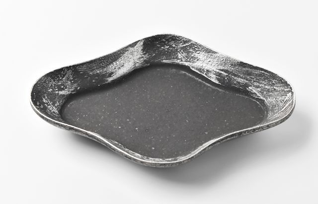 山本哲也 27 sabi-刷毛目銀彩木瓜形皿 ｜ 暮らしのうつわ花田 和食器 通販