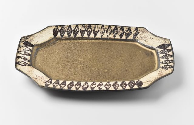 山本哲也 47 金彩釉印判入隅長皿A（裏面漆） ｜ 暮らしのうつわ花田 和