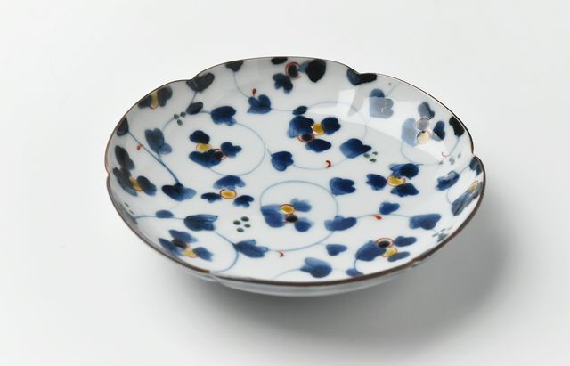 中荒江道子 輪花色絵唐草4寸皿 ｜ 暮らしのうつわ花田 和食器 通販