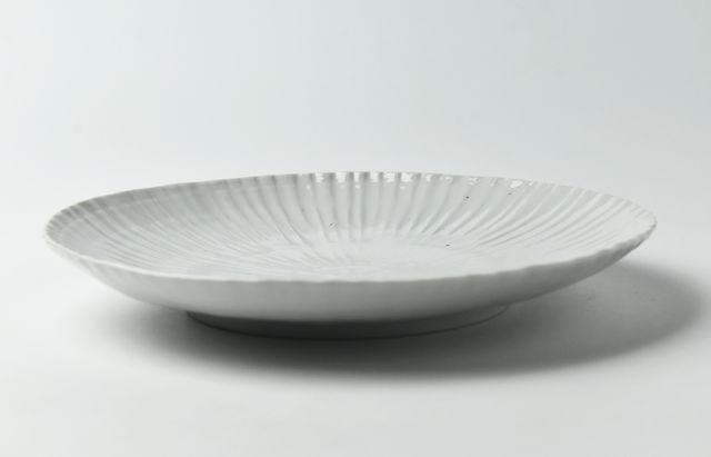 九谷青窯 104 白磁内しのぎ皿23cm ｜ 暮らしのうつわ花田 和食器 通販
