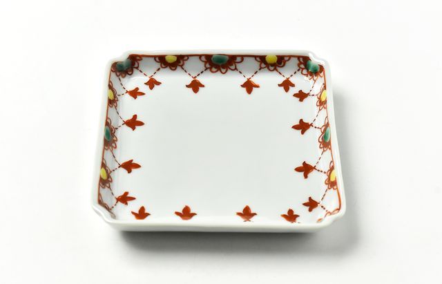 須谷窯 赤絵瓔珞文四方皿 ｜ 暮らしのうつわ花田 和食器 通販