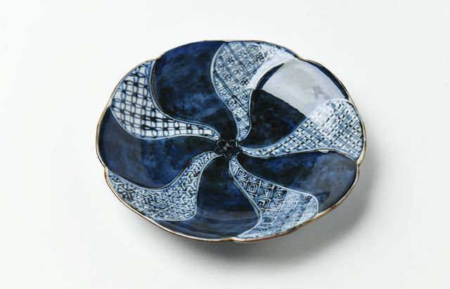 ⭐️ 九谷焼 幸窯 上絵染付 捻り祥瑞 鬼文 輪花 中鉢 新品 ⭐️ ⭐️ 九谷焼 幸窯 上絵染付 捻り祥瑞 鬼文 輪花 中鉢 新品