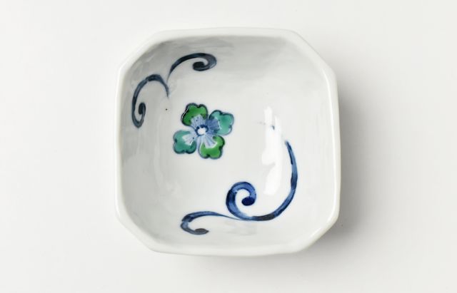 ほたる窯 色絵唐草角小鉢 ｜ 暮らしのうつわ花田 和食器 通販