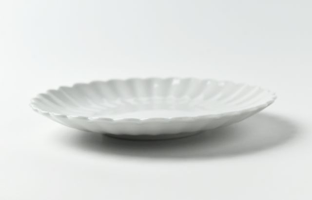 水野克俊 2 白磁輪花5寸皿 ｜ 暮らしのうつわ花田 和食器 通販