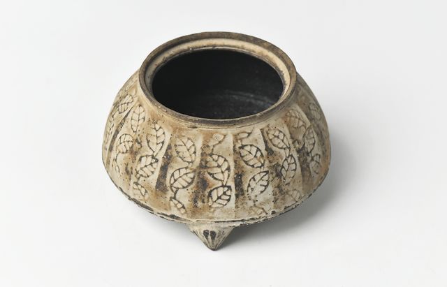 雪ノ浦裕一 16 漆黒印花香炉 ｜ 暮らしのうつわ花田 和食器 通販