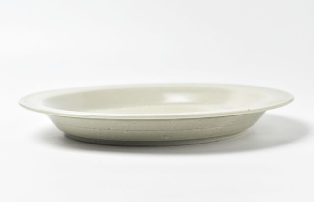 陶房独歩炎 22 古白磁トビカンナ8寸皿 ｜ 暮らしのうつわ花田 和食器 通販