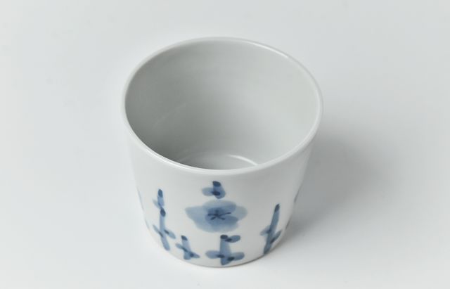 西納三枝 染付槍梅文そば猪口 ｜ 暮らしのうつわ花田 和食器 通販