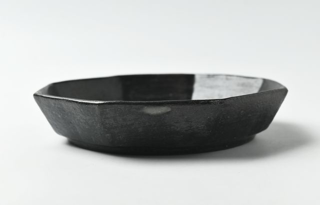 志村睦彦 41 黒釉三島八角5寸深皿 ｜ 暮らしのうつわ花田 和食器 通販