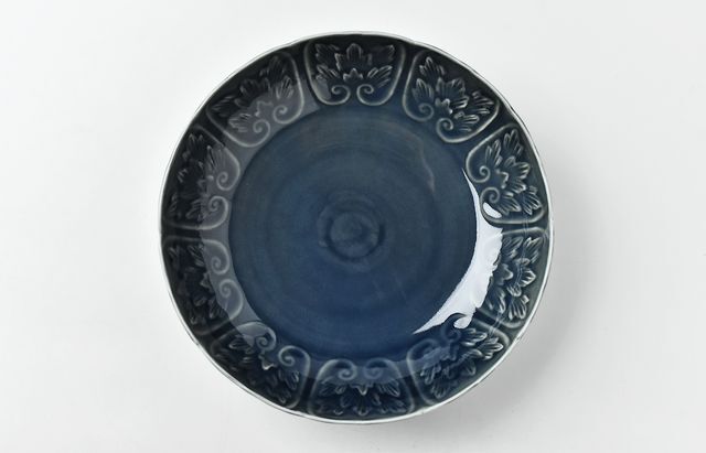 宮岡麻衣子 瑠璃輪花陽刻牡丹文7寸鉢 ｜ 暮らしのうつわ花田 和食器 通販