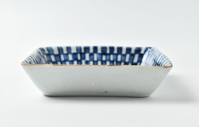 中尾万作 87 染付江戸格子角皿 ｜ 暮らしのうつわ花田 和食器 通販