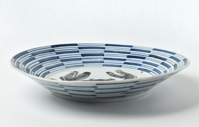 中尾万作 100 染付つなぎ文かに大皿 ｜ 暮らしのうつわ花田 和食器 通販