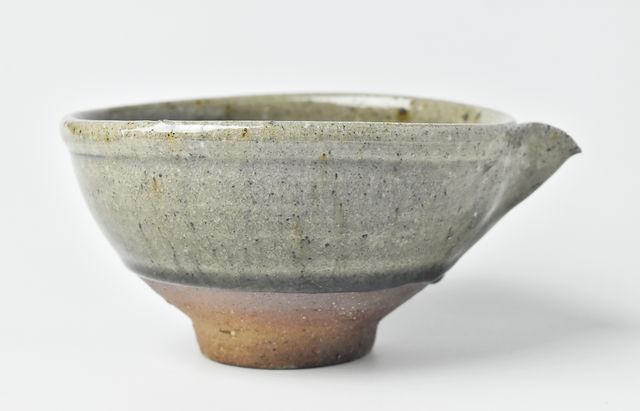 余宮隆 8B 自然灰釉片口注器 ｜ 暮らしのうつわ花田 和食器 通販