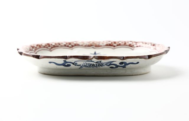 松浦コータロー 32 色絵カルノタウルス楕円輪花皿 ｜ 暮らしのうつわ