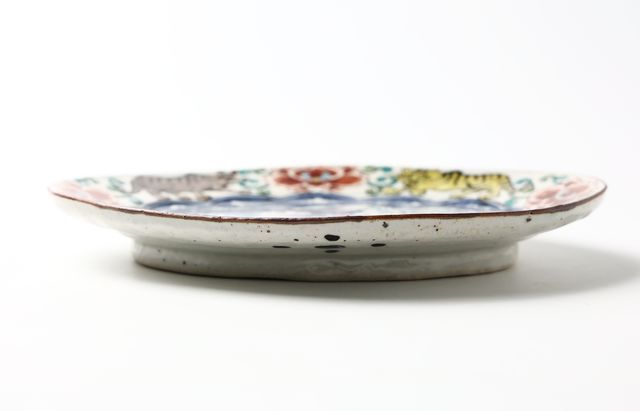 松浦コータロー 23 色絵タイガー牡丹恐竜文楕円皿 ｜ 暮らしのうつわ