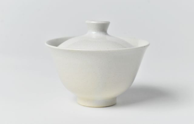 松本郁美 蓋物 掻き落とし花鳥柄