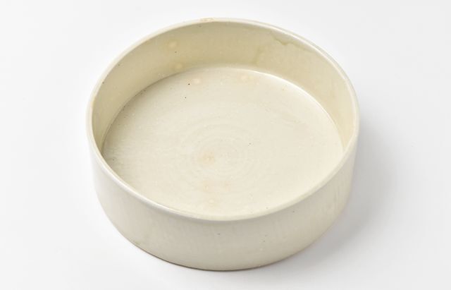 松本郁美 35D 灰釉彫文陶箱（オリエンタル文） ｜ 暮らしのうつわ花田