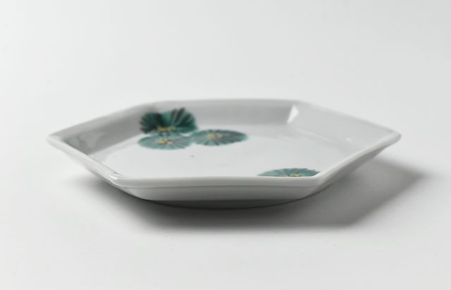 九谷青窯 68 色絵松六角皿 ｜ 暮らしのうつわ花田 和食器 通販