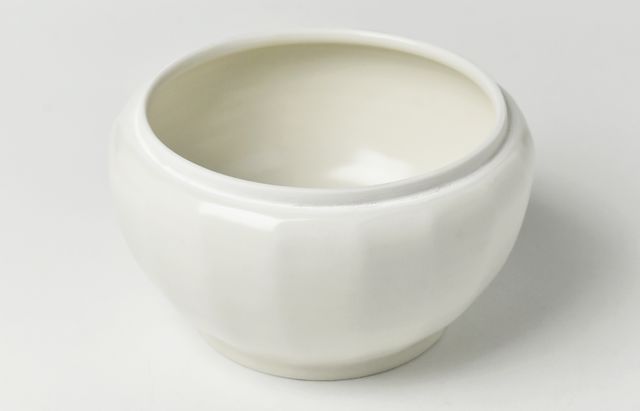 水胆壺　メノウ製　中国工芸品　置物　NO.639 鈴木重孝 43 黄白磁釉蓋付外鎬壺 ｜ 暮らしのうつわ花田 和食器 通販