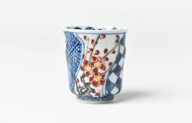 正木春蔵 色絵染附 梅図細筒酒呑B ｜ 暮らしのうつわ花田 和食器 通販
