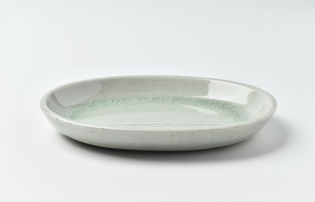 新品・陶芸品・灰釉の器・和菓子皿 風窯 灰釉楕円小皿 ｜ 暮らしのうつわ花田 和食器 通販