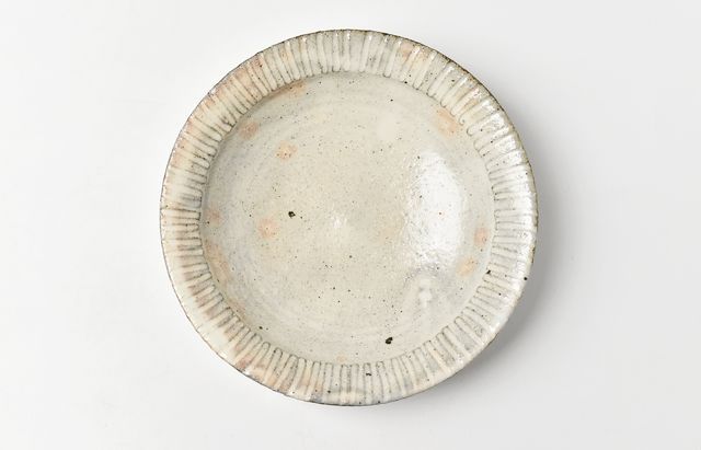 古賀雄二郎 縁鎬5寸反り浅鉢 粉引【H】 ｜ 暮らしのうつわ花田 和食器 通販