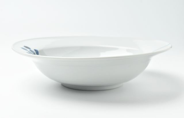 徳永遊心 染付茨の実8寸深皿 ｜ 暮らしのうつわ花田 和食器 通販