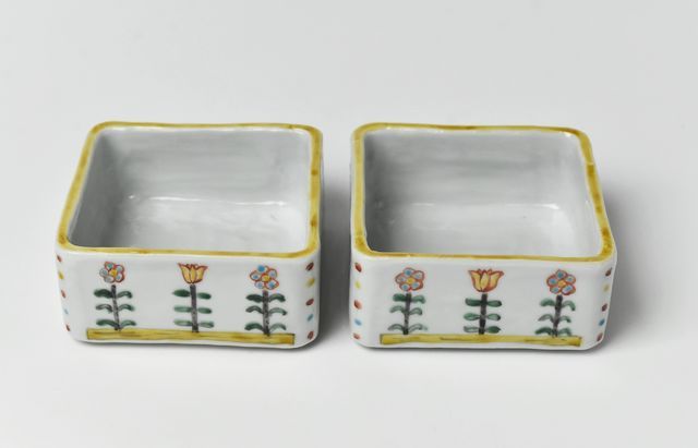 重田 良古 色絵花柄二段重箱（小） ｜ 暮らしのうつわ花田 和食器 通販