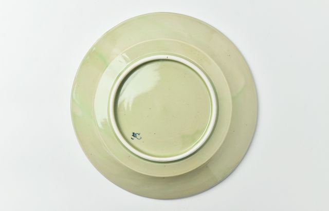 阿部春弥・みか もえぎ陽刻唐草文8寸皿 ｜ 暮らしのうつわ花田 和食器 通販