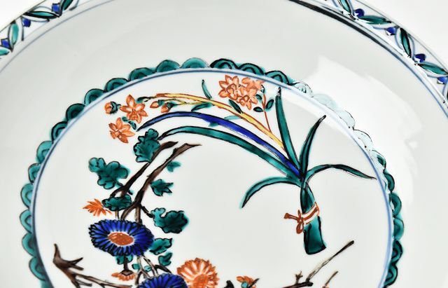 山本恭代 33 色絵梅水仙菊図台皿 ｜ 暮らしのうつわ花田 和食器 通販