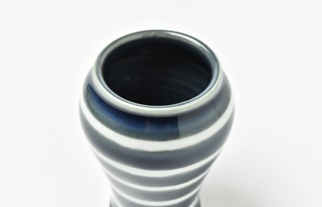 宮岡麻衣子 32 瑠璃線文小瓶 ｜ 暮らしのうつわ花田 和食器 通販
