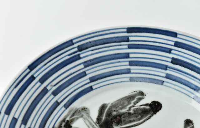 中尾万作 100 染付つなぎ文かに大皿 ｜ 暮らしのうつわ花田 和食器 通販