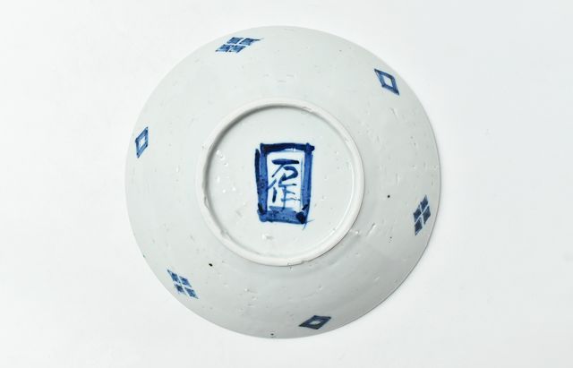 手書き染付・中国鉢？作者不明・瓢箪の中に「龍」の文字あり。 手書き染付・中国鉢？作者不明・瓢箪の中に「龍」の文字あり。
