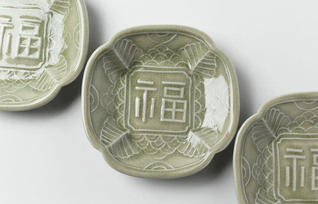 稲村真耶 貫入青磁福字木瓜4寸皿 ｜ 暮らしのうつわ花田 和食器 通販