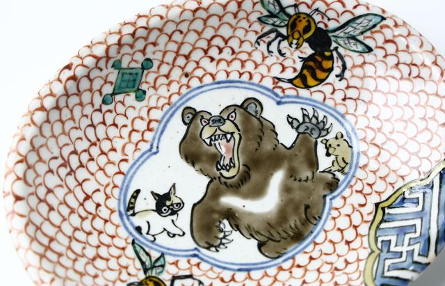 松浦コータロー 58 色絵スズメバチ熊文楕円小皿 ｜ 暮らしのうつわ花田