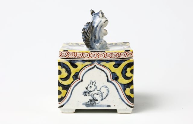 松浦コータローさん　灰青磁菱形向付　1個 松浦コータロー 20 青瓷彫花ヴェロキラプトル菱形稜花向付 ｜ 暮らしの