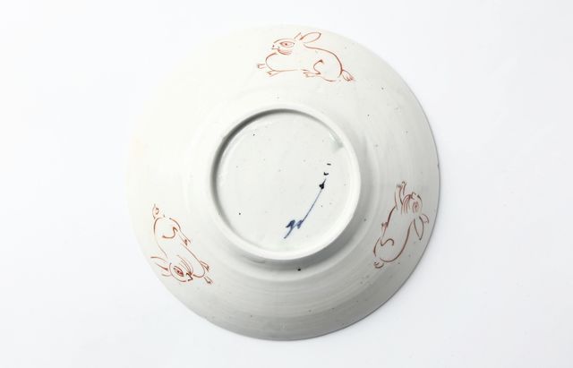 松浦コータローさん　5寸皿 松浦ナオコ 4 赤絵花兎文5寸皿 ｜ 暮らしのうつわ花田 和食器 通販