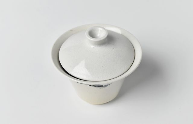 松本郁美 12B 貫入灰釉蓋碗（青鳥） ｜ 暮らしのうつわ花田 和食器 通販