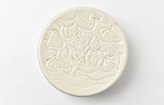 松本郁美 35D 灰釉彫文陶箱（オリエンタル文） ｜ 暮らしのうつわ花田