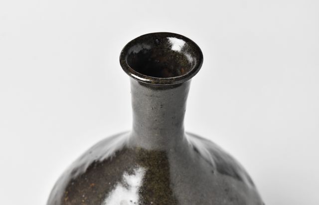 水垣千悦 50 鉄釉瓶 ｜ 暮らしのうつわ花田 和食器 通販