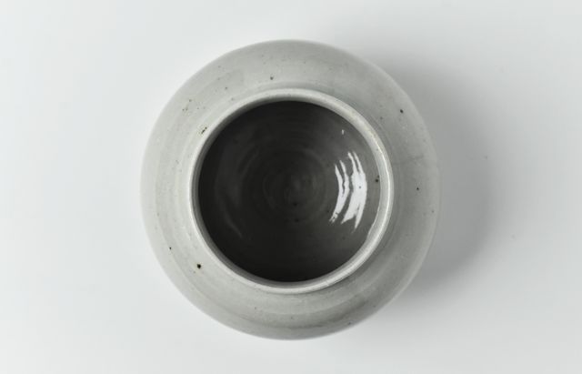 日高伸治 4 青白磁蓋付薬壺 大 ｜ 暮らしのうつわ花田 和食器 通販