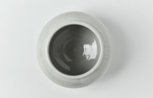 白磁の壺 zoomLoad.php?azImg=/cmsb/
