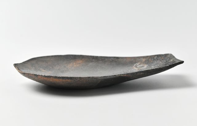 土本訓寛・久美子 35E 焼締象嵌蓮弁皿（中） ｜ 暮らしのうつわ花田 和