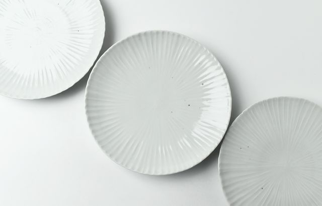 九谷青窯 104 白磁内しのぎ皿23cm ｜ 暮らしのうつわ花田 和食器 通販