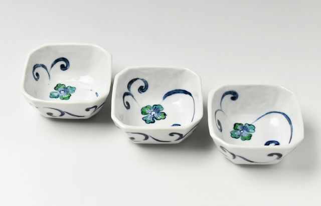 ほたる窯 色絵唐草角小鉢 ｜ 暮らしのうつわ花田 和食器 通販