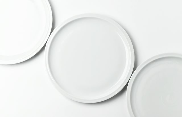 水野克俊 43 白磁ピューター9寸皿 ｜ 暮らしのうつわ花田 和食器 通販