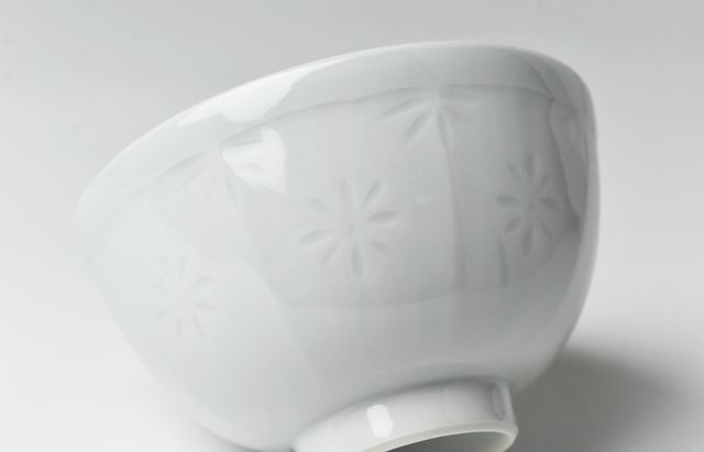 水野克俊 67 白磁面取小菊紋飯碗 ｜ 暮らしのうつわ花田 和食器 通販