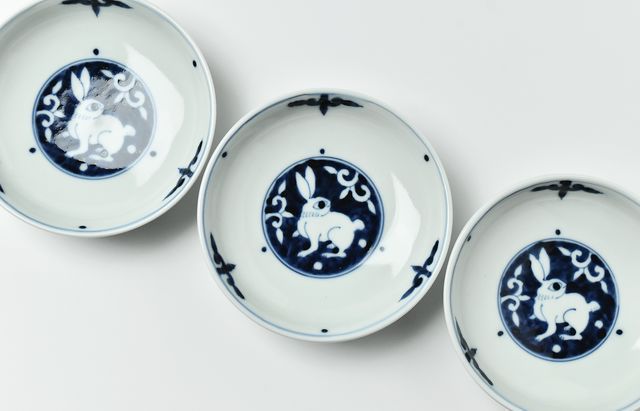 岩永浩 兎文反4.5寸皿 ｜ 暮らしのうつわ花田 和食器 通販